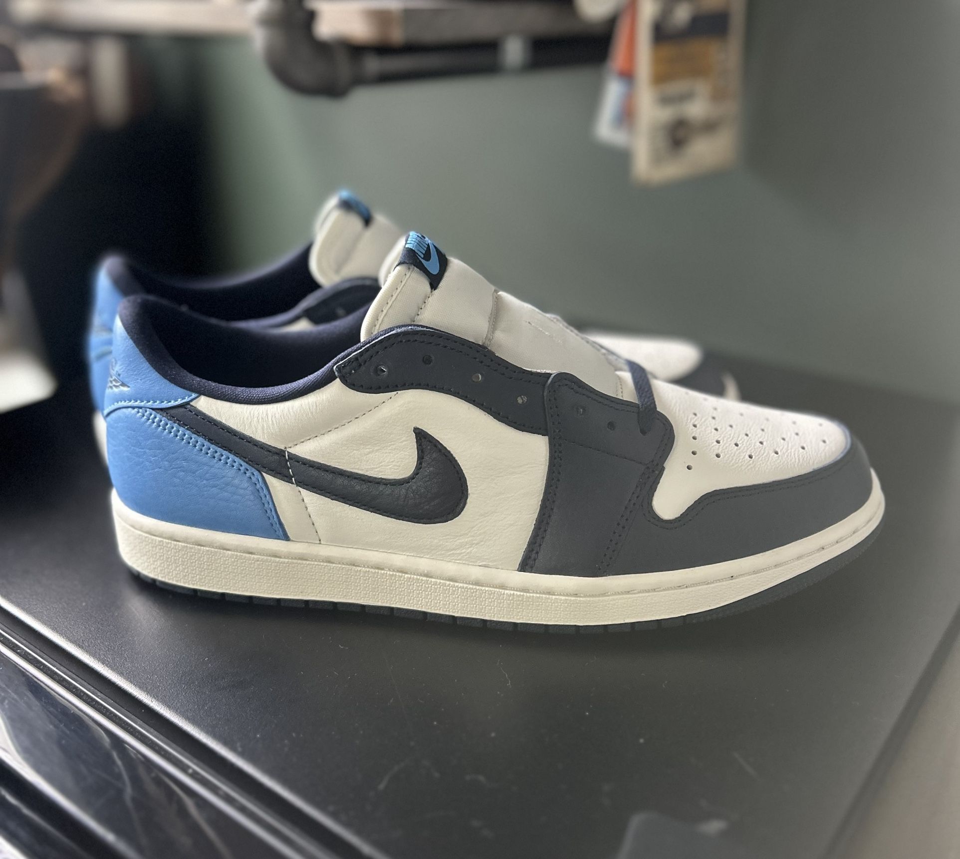 Jordan 1 low obsidian UNC size 11.5