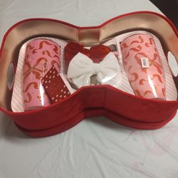 Petal And Pearl Gift Box With Bows And 2 Tumblers 
