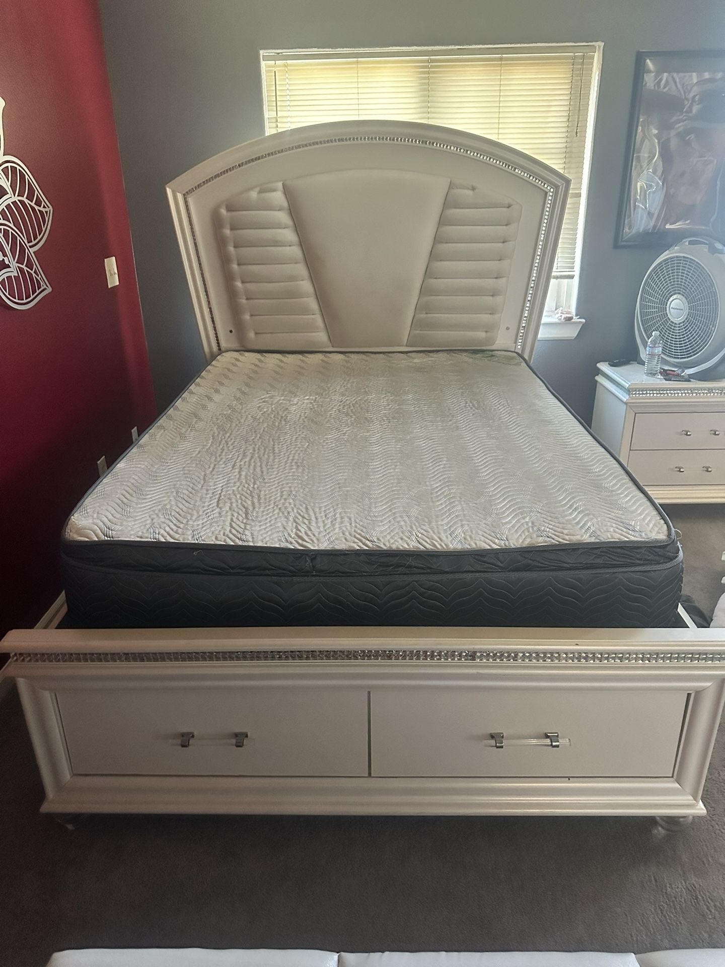 5 Piece White Bedroom Set (mattress Not Included )