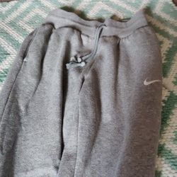 Nike Women's Phoenix Fleece High-Waisted Joggers