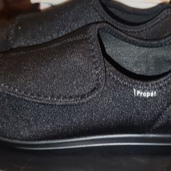 Propet Womens Cush Nfoot Slipper velcroes black shoes size 8. Brand new, were not worn