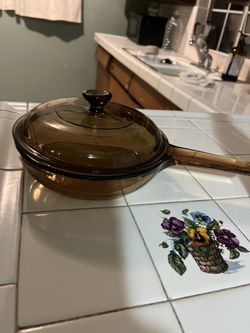 Small Amber Color Glads Casserole Dish with Lid