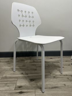 Plastic White Chairs