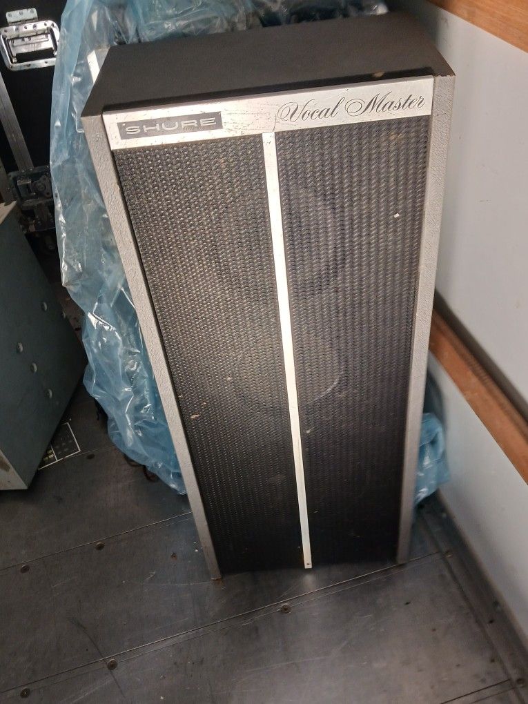 Shure Vocal  Master VA-301s Column Speakers