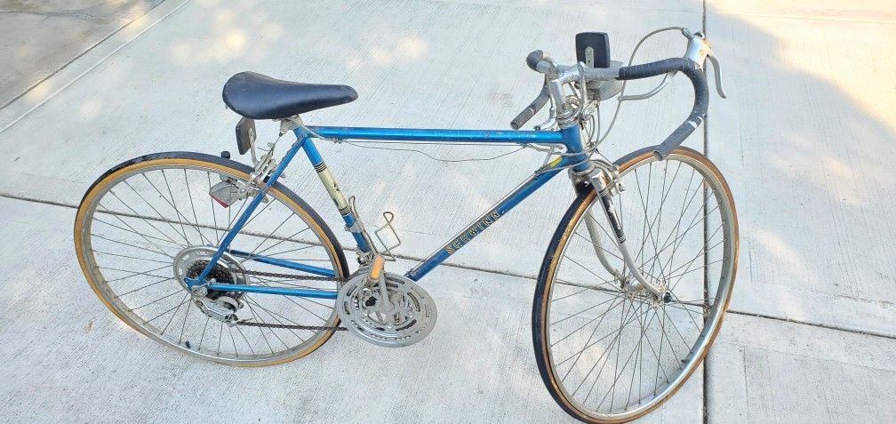 Schwinn Sierra Bicycle Schwinn Sierra Bicycle