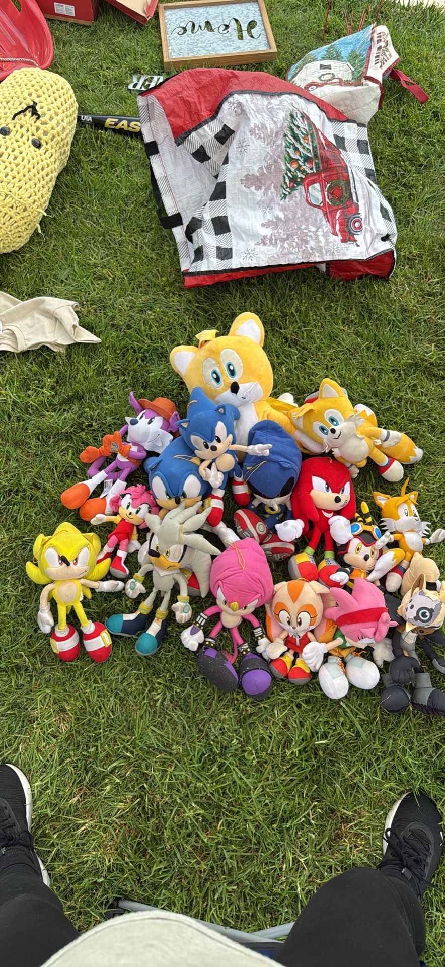 SONIC HEDGE HOG PLUSHIES