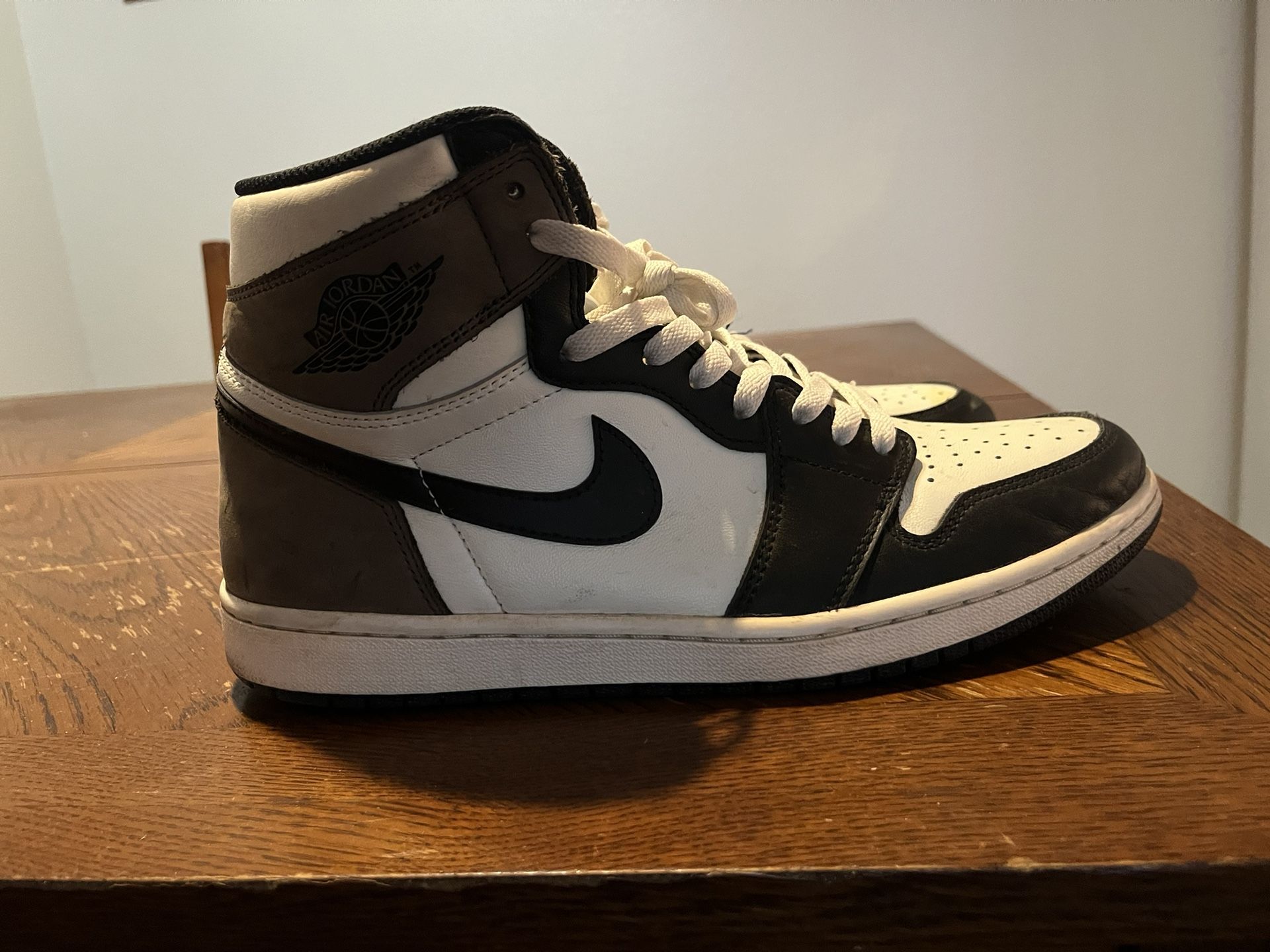 Air Jordan 1 Retro High OG 'Dark Mocha'