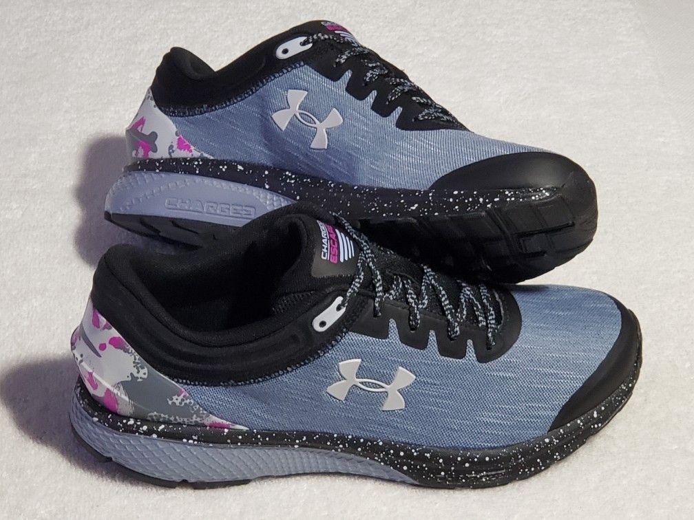 WOMEN'S SIZE UA ESCAPE EVO RUNNERS!!