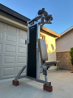 Life fitness pec deck / rear delt fly machine