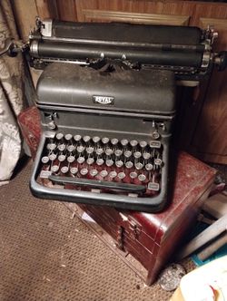 Vintage Royal Typewriter
