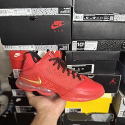 LeBron 19 Low Light Crimson size 8.5 VNDS