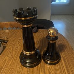 Vanguard Studios Over Size Chess Pieces King And Pawn 16 & 12 inches High