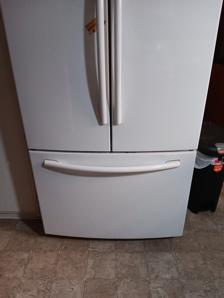 Samsung Refrigerator/Freezer/inside Ice mkr