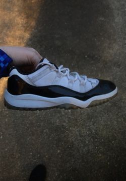 Boys Jordan concords sz 2y