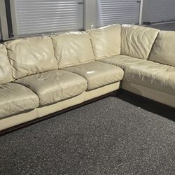 Leather sectional (DELIVER OPTION)