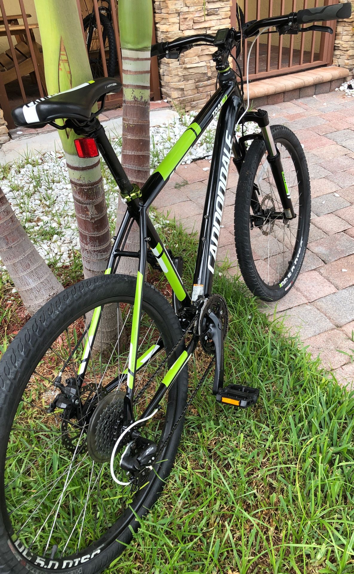CANNONDALE MOUNTAIN BIKE. Extra tires, good condition, CATEYE VELO 9