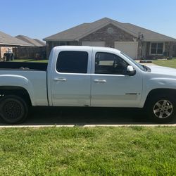 07 GMC Serria  Need brakes  Runs hard! AC/Heater works!  Transmission and engine runs good!!  Interior has normal wear and tear!!! Pics coming soon! $