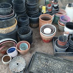 plant pots an trays big an small condition good 