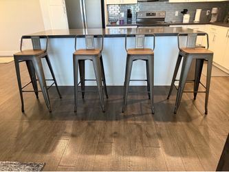 New Bar Stools set of 4 Chairs