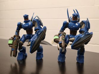 VERY RARE Joyride Studios Halo 2 Hunter Two Pack Action Figures