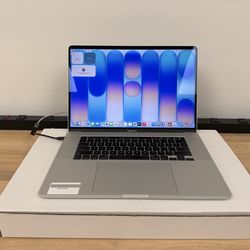 MacBook Pro 16 Inch With 32GB RAM 512GB Only $699