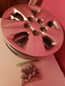 Kia hubcaps and lugnuts