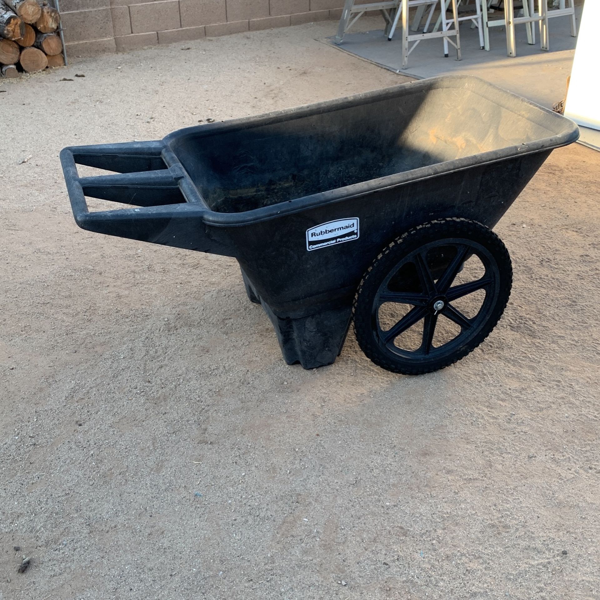 Rubbermaid Big Wheel Cart for Sale in Phoenix, AZ OfferUp