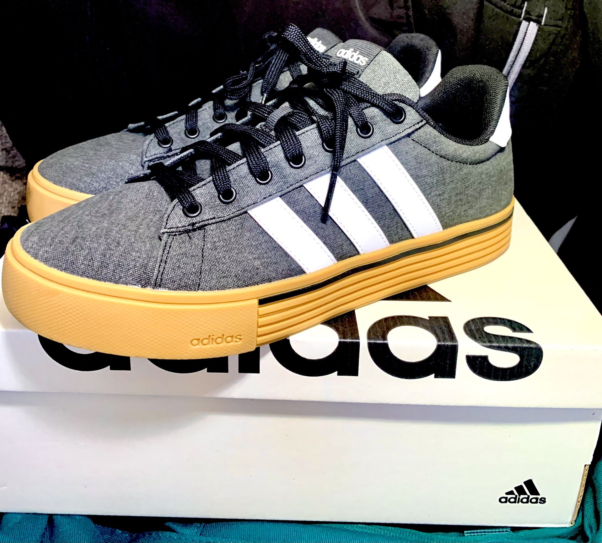 ADIDAS size 9.5 (🔥BRAND NEW🔥)(great SHAPE & CONDITION:10/10)