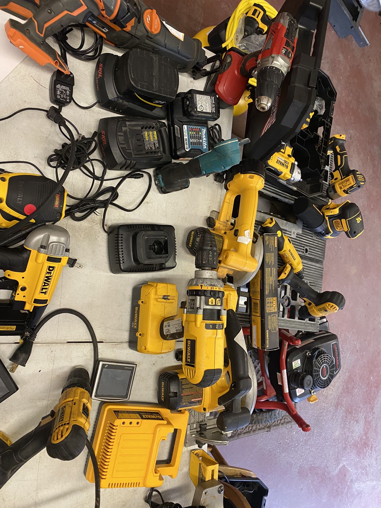 TOOL SALE MONDAY, TUESDAY, WEDNESDAY, THURSDAY, FRIDAY AND SATURDAY