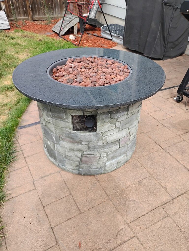 Outdoor fireplace