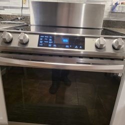6.3 cu ft Smart Slide In Electric Range $450