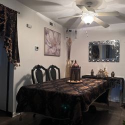 Wooden Black/Gold Table 4 Leather Chairs. Mesa Madera Negra Con Dorado 4 Sillas De Cuerina, No Delivery