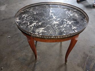 Petite 19th Century LOUI VIII ROUND TABLE