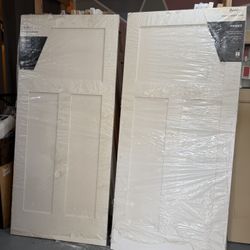 Interior shaker doors 36x80 solid core  Bedroom doors closet doors barn doors  I have (2) doors available three panel shaker doors 36x80” solid core w