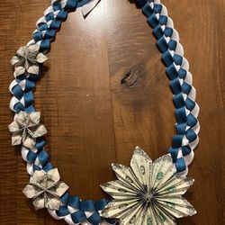 Grad Money Lei