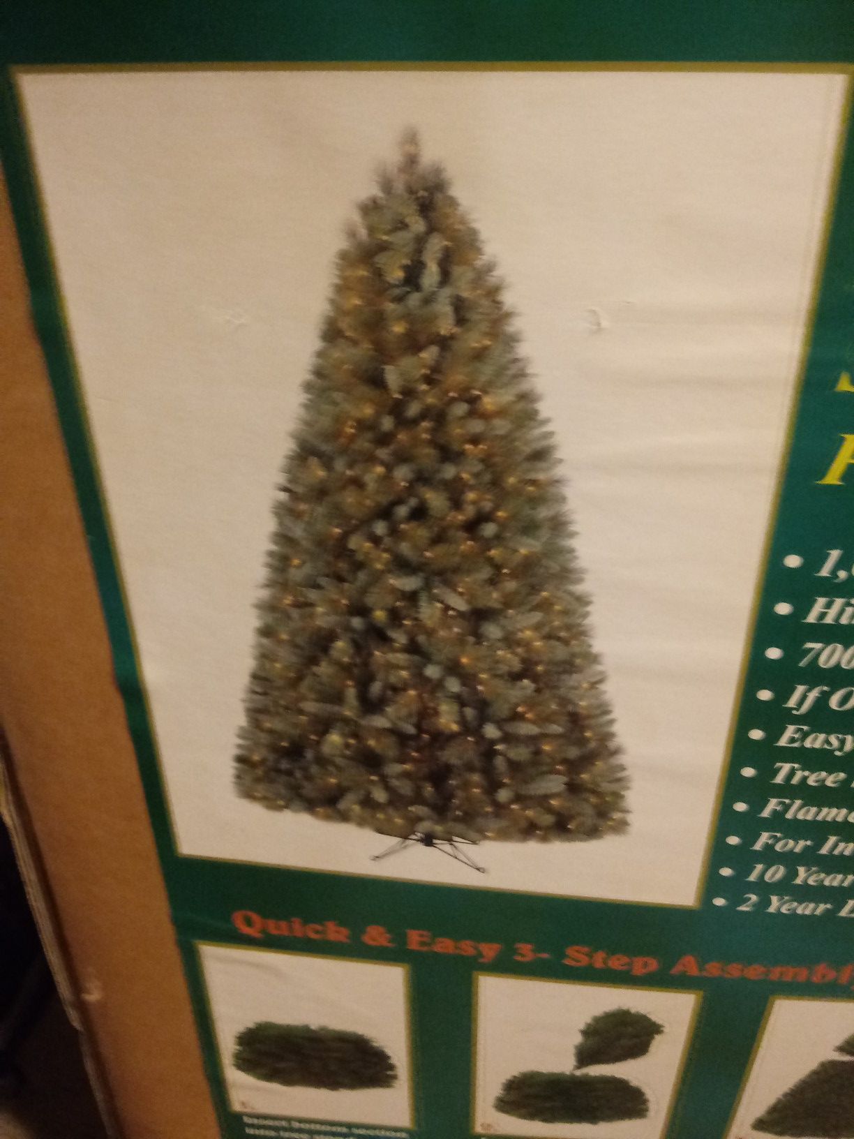 HOBBY LOBBY STORE DISPLAY X-MASS TREE