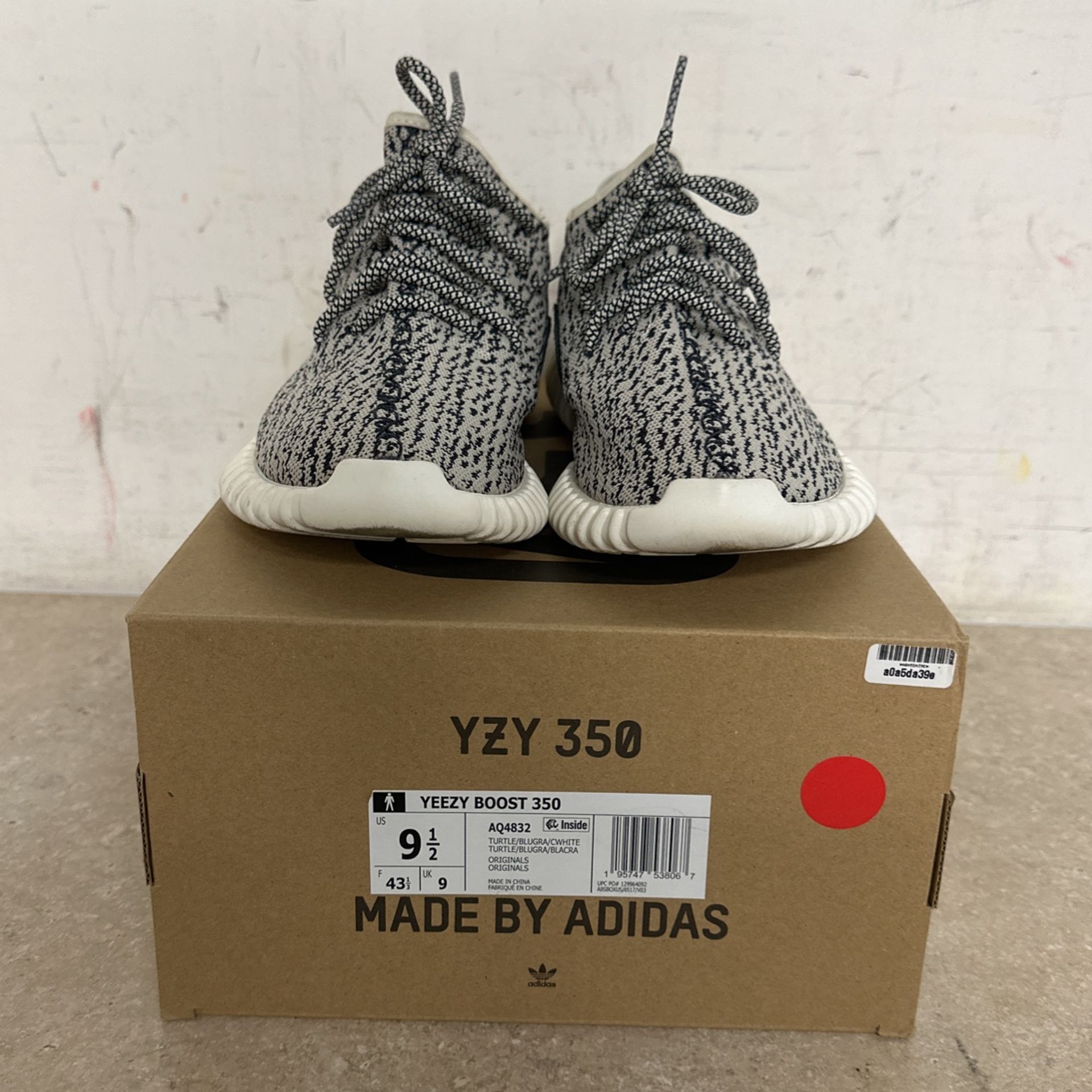 Yeezy Turtle Doves (men’s Size 9.5) (2022) Used Condition for Sale in Pk, IL OfferUp