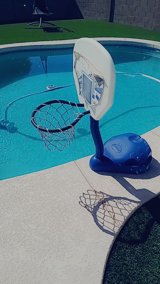 Poolside Basketball Hoop 🏀