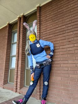 Zootopia Judy Hopps Cosplay Costume 16-Pc Full Set with Carrot

Pen