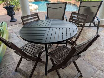 Set of Wooden Foldable Chairs with Round Table