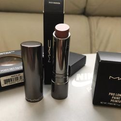 MAC HUGGABLE LIPCOLOUR