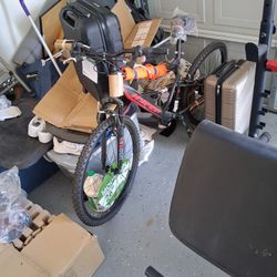 HYPER MOUNTAIN BIKE "BRAND NEW JUS NEEDS NEW BACK RIM"