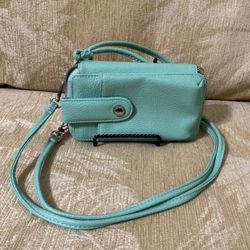 Woman’s Apt 9 Mint Green, Cell Phone Wallet. Zip Closure w/Crossbody Strap.