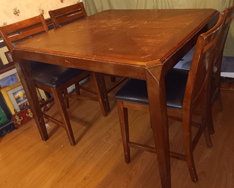 Gorgeous Solid Wood Counter Top Table With 4 Chairs