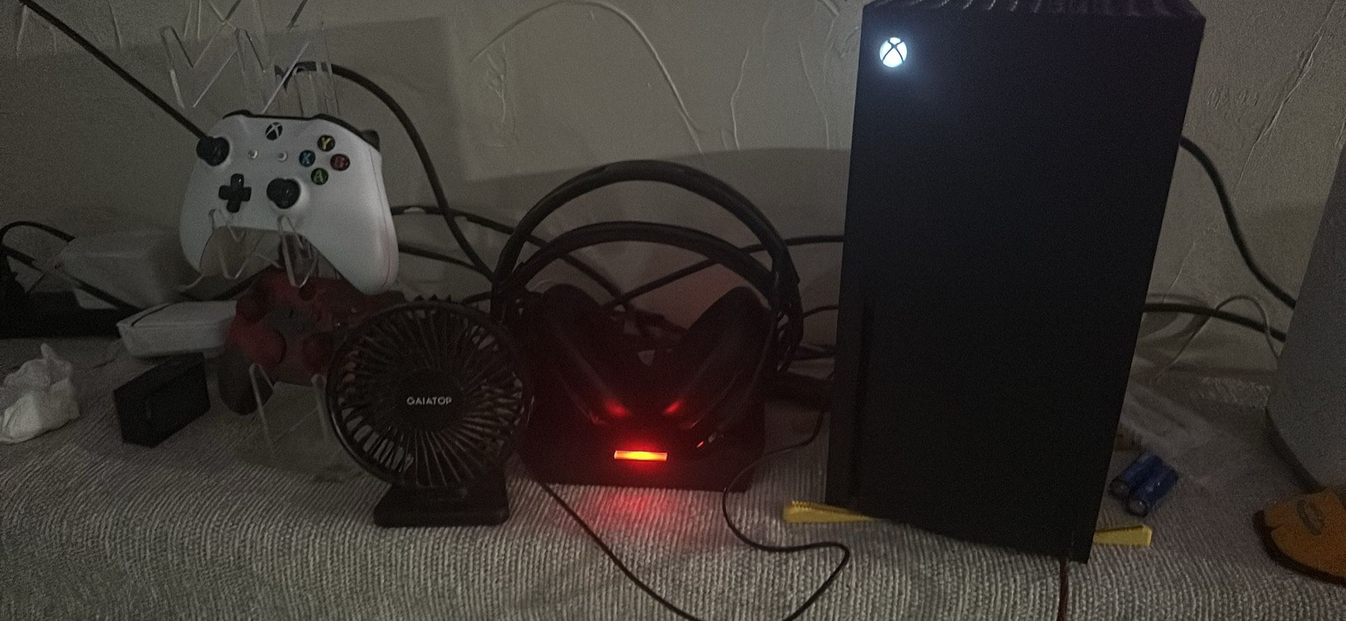 Xbox X 1TB + Wireless Ear Phones + Controls