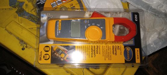 Fluke 323 Clamp Meter