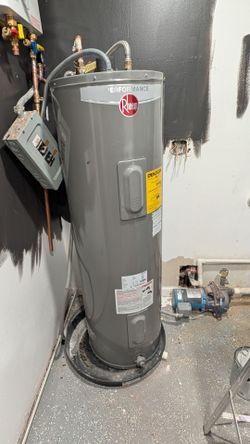 May 2023 Rheem 40 Gallon Electric Water Heater trades welcome
