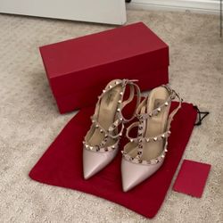 Stunning Dusty Pink Valentino Rockstud Heels