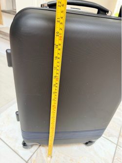 20” hand carry luggage in excellent condition