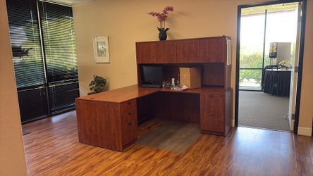 desk w/Lateral file cabinet